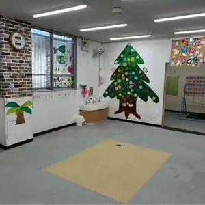 大きな木の飾りがあるちゃまの活動室